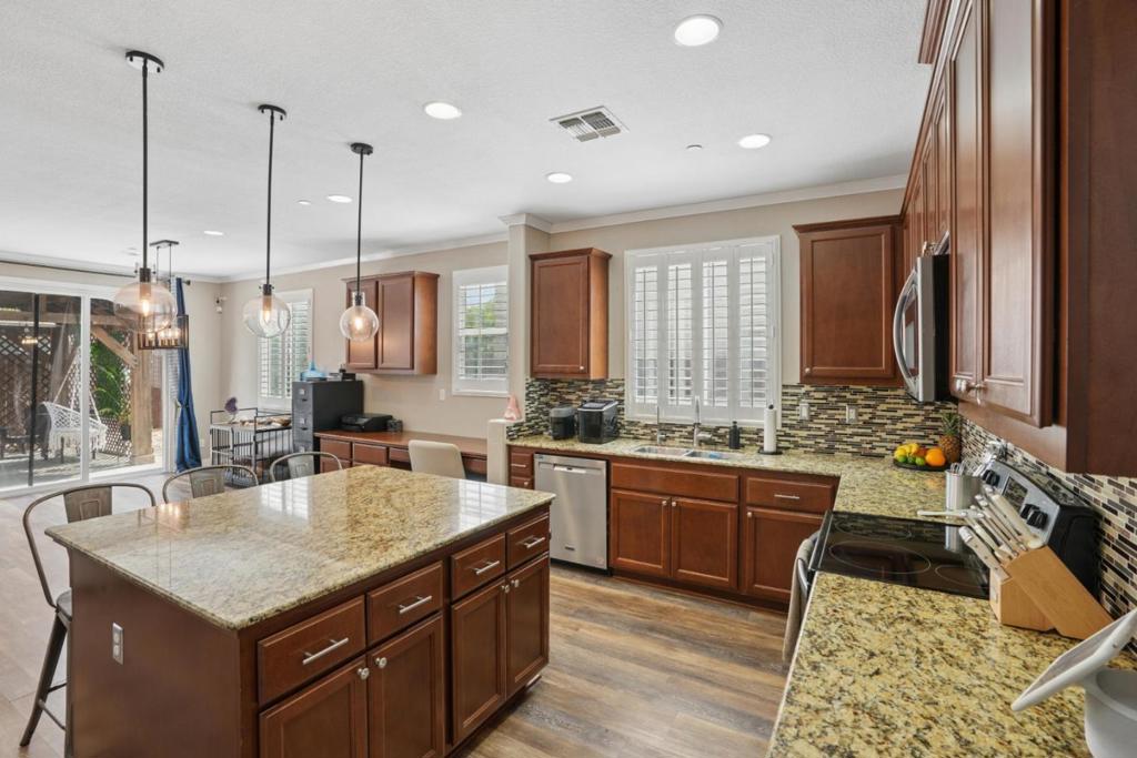 1112 Walshford Ct, Newman, CA 95360