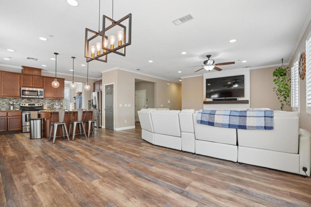 1112 Walshford Ct, Newman, CA 95360