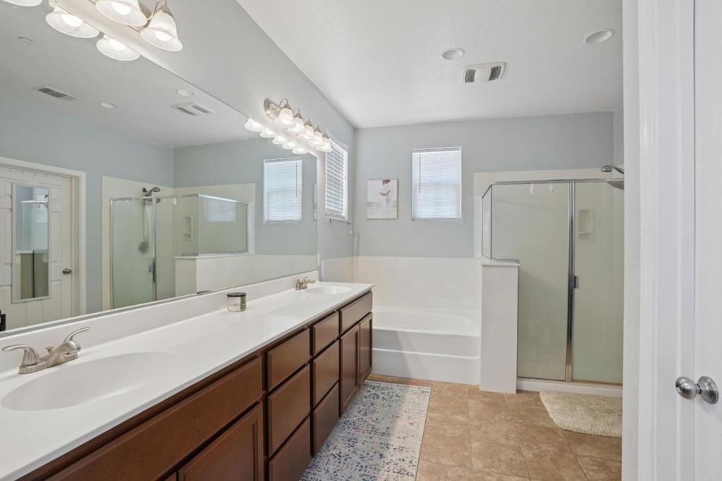 1112 Walshford Ct, Newman, CA 95360