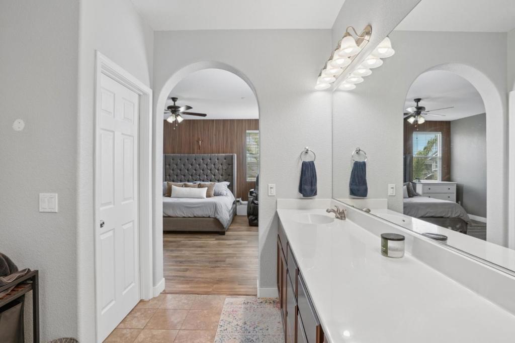 1112 Walshford Ct, Newman, CA 95360