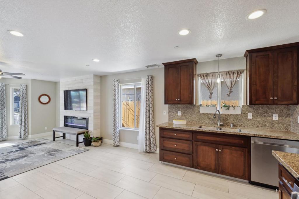 22356 Arnott Dr, Chowchilla, CA 93610