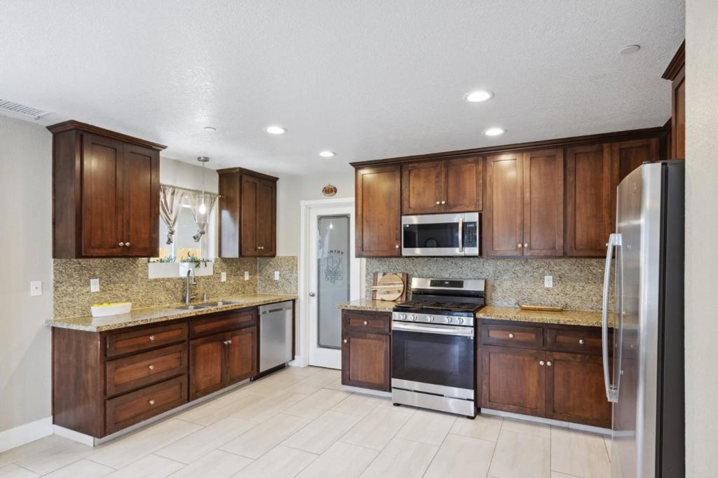 22356 Arnott Dr, Chowchilla, CA 93610
