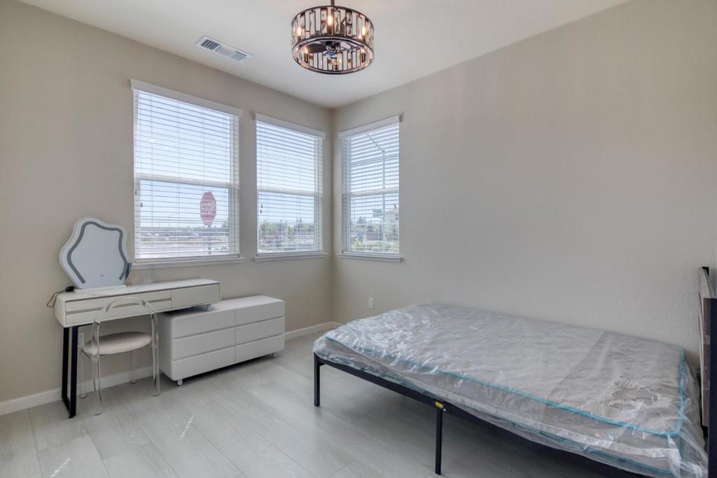 4341 Trailblazer Way, Modesto, CA 95356