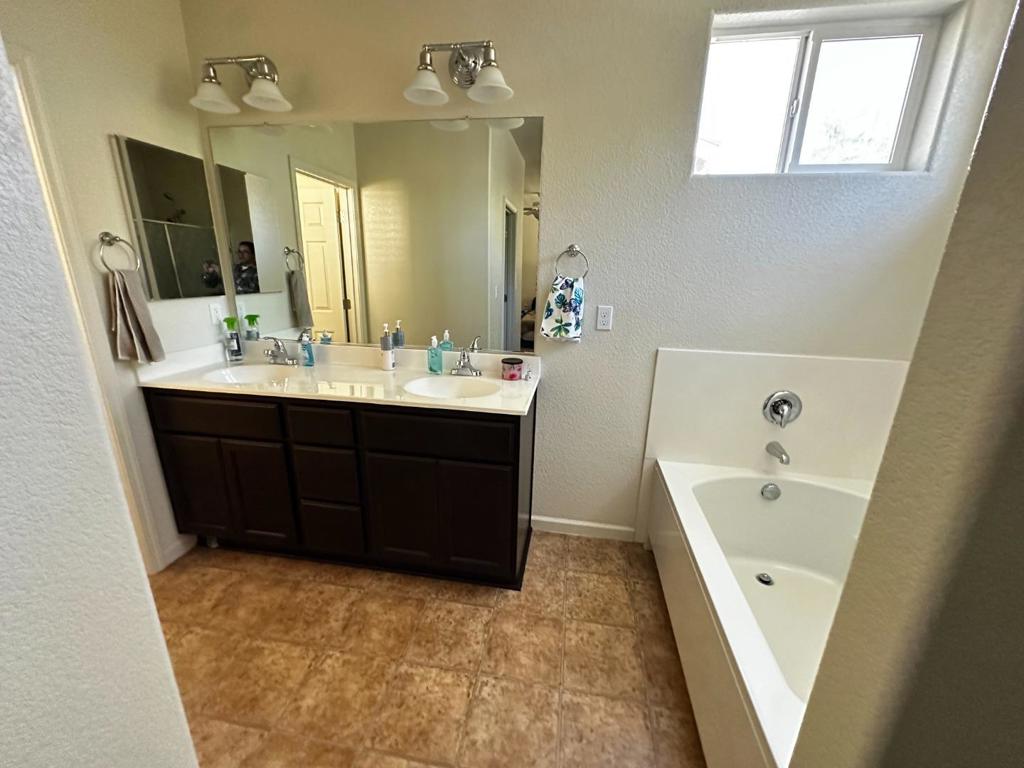 1444 San Pedro St, Los Banos, CA 93635