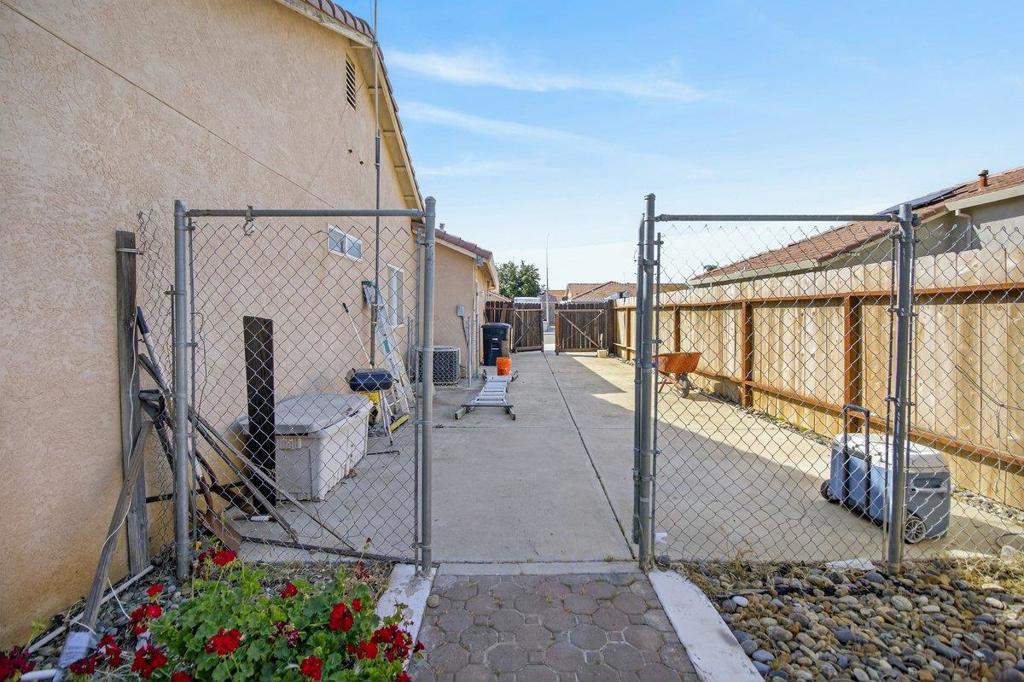 29146 Santa Cruz Dr, Gustine, CA 95322