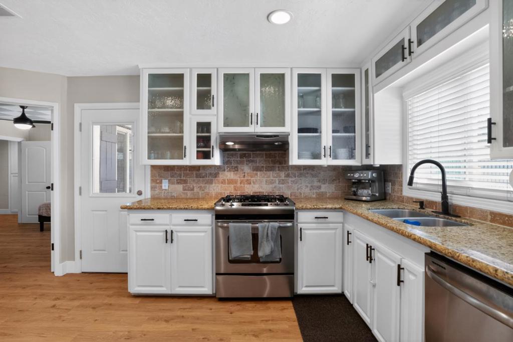 1212 Sycamore Ave, Modesto, CA 95350