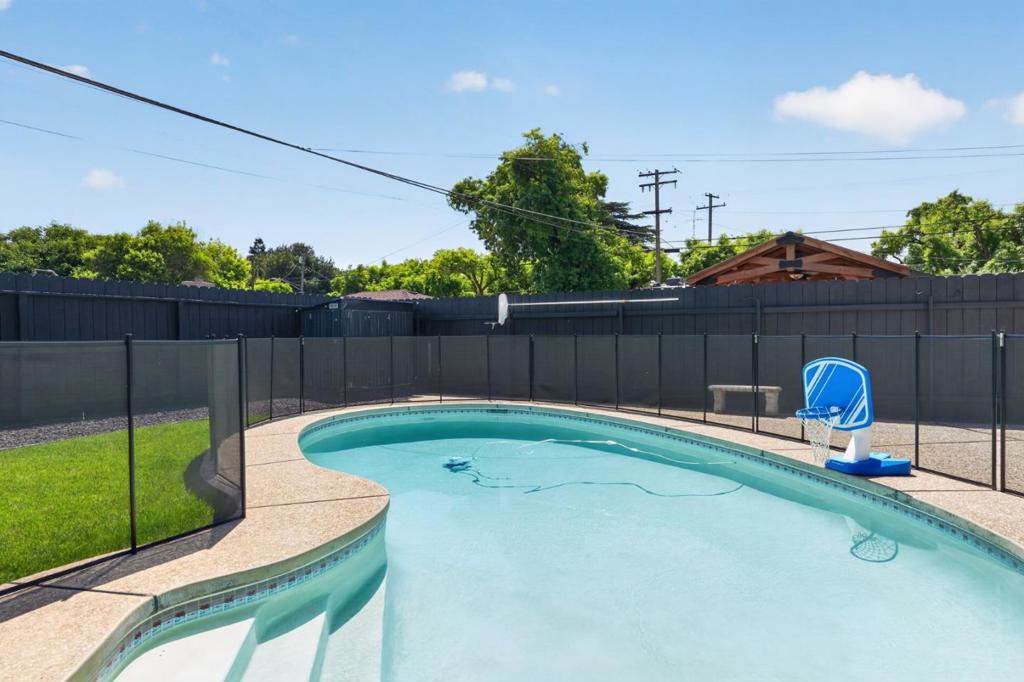 1212 Sycamore Ave, Modesto, CA 95350