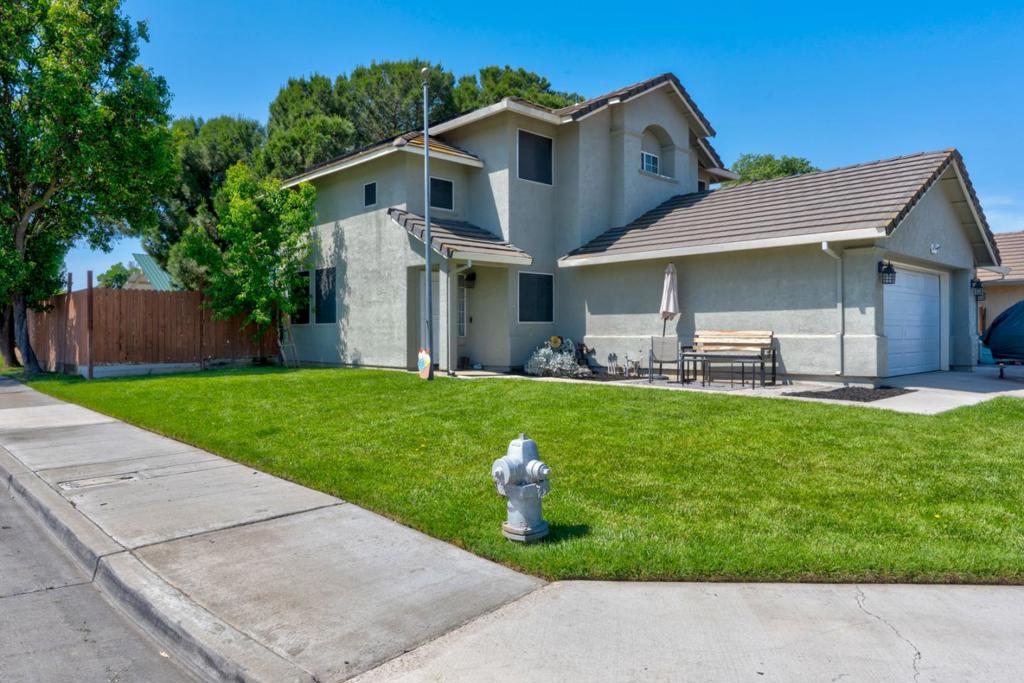 725 Mckinley St, Los Banos, CA 93635