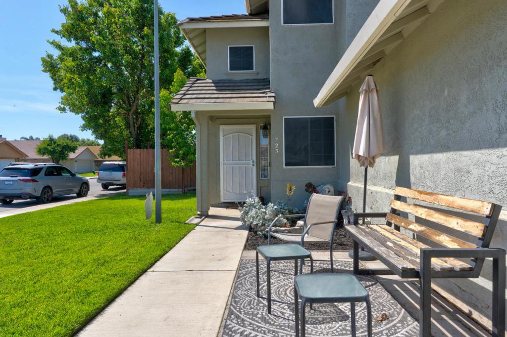 725 Mckinley St, Los Banos, CA 93635
