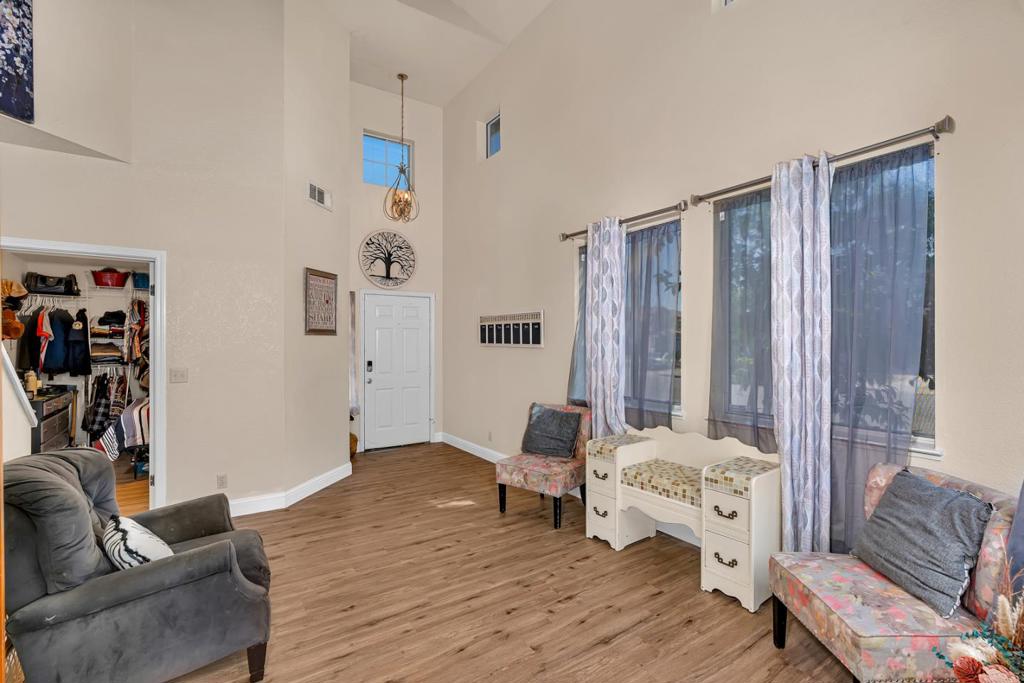 725 Mckinley St, Los Banos, CA 93635