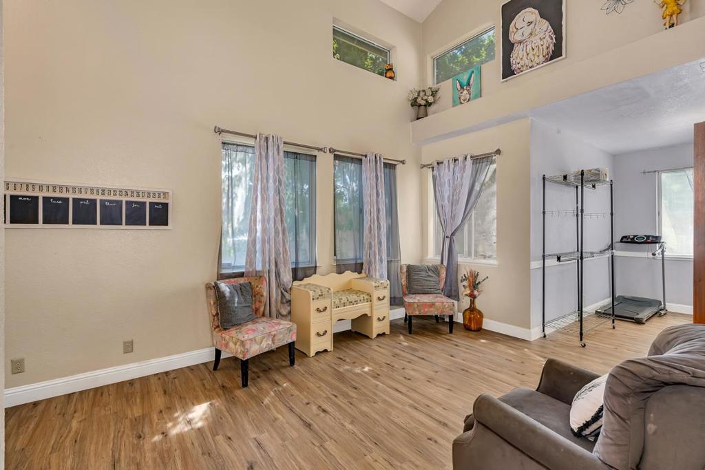 725 Mckinley St, Los Banos, CA 93635