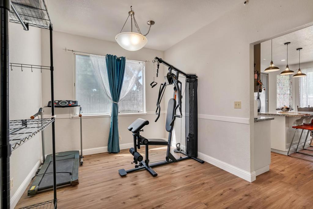 725 Mckinley St, Los Banos, CA 93635