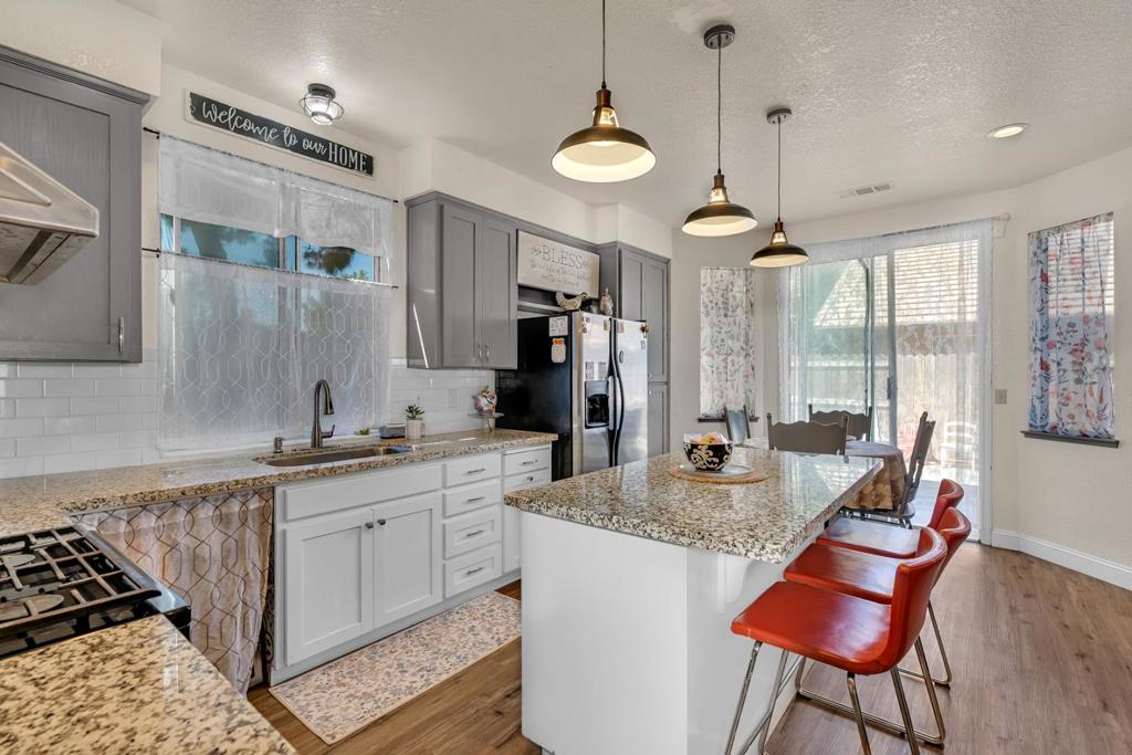 725 Mckinley St, Los Banos, CA 93635