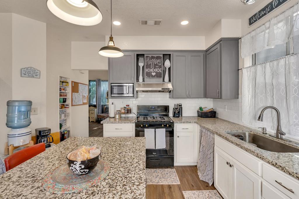 725 Mckinley St, Los Banos, CA 93635