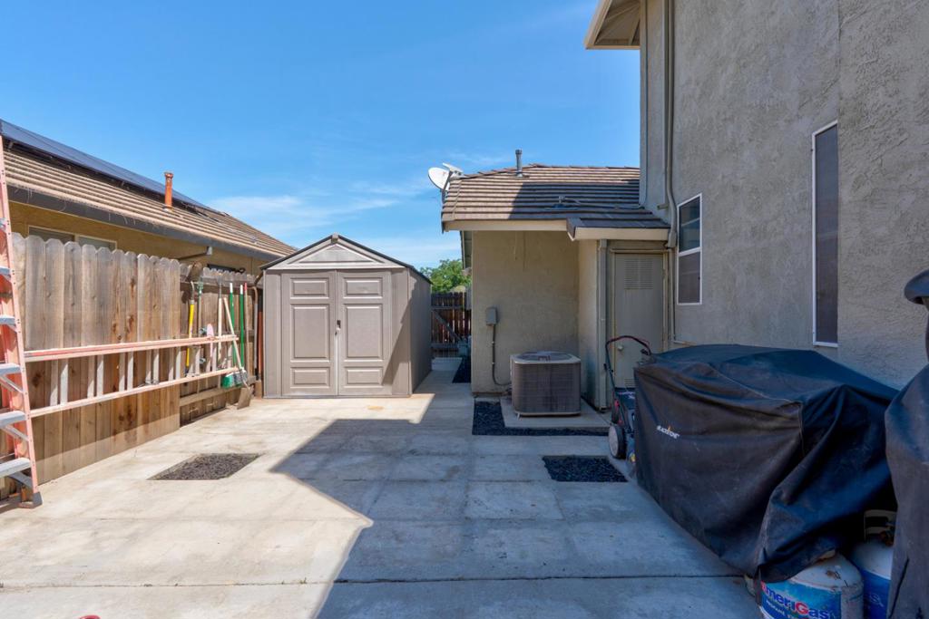 725 Mckinley St, Los Banos, CA 93635