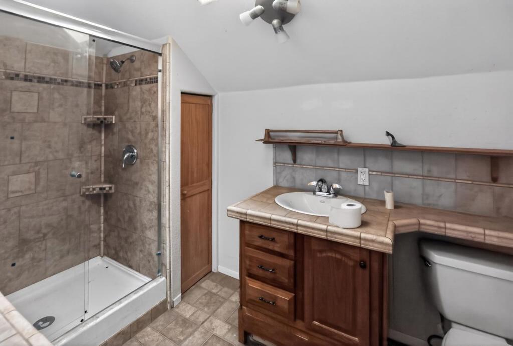 432 6th St, Gustine, CA 95322