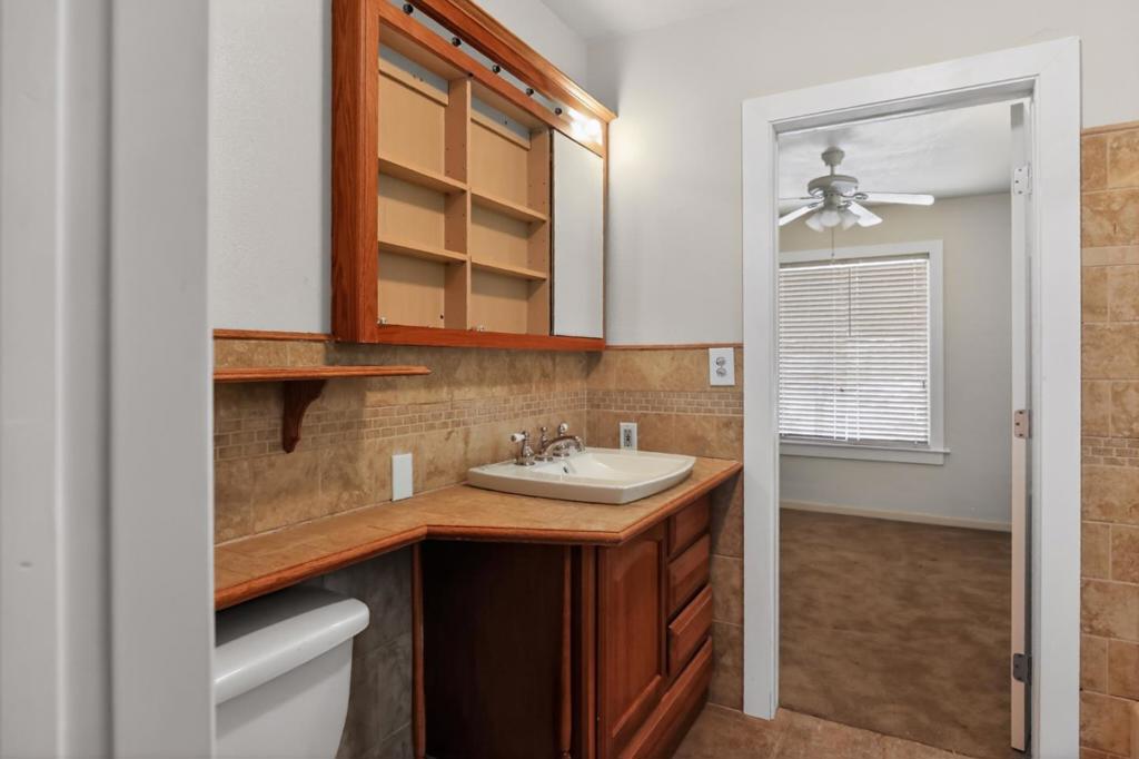 432 6th St, Gustine, CA 95322