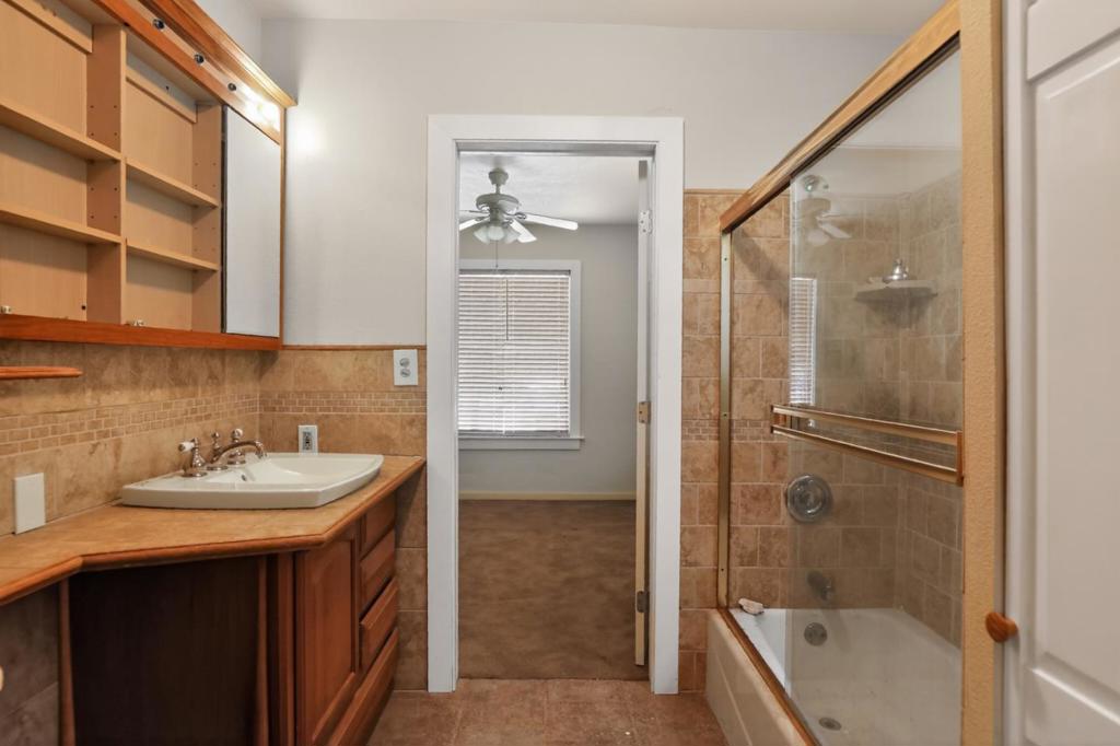 432 6th St, Gustine, CA 95322