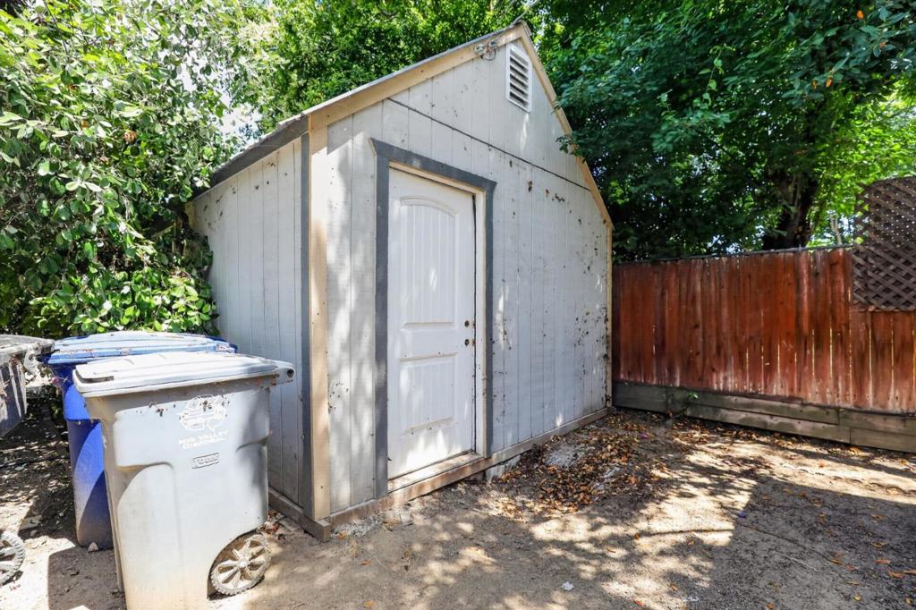 432 6th St, Gustine, CA 95322