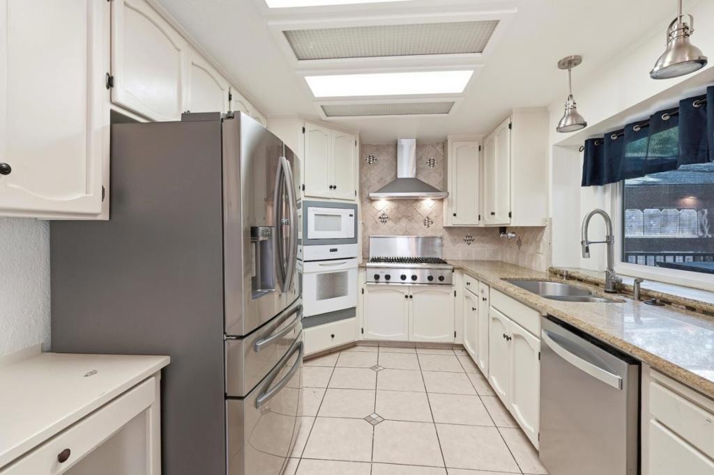 3712 Drakeshire Dr, Modesto, CA 95356