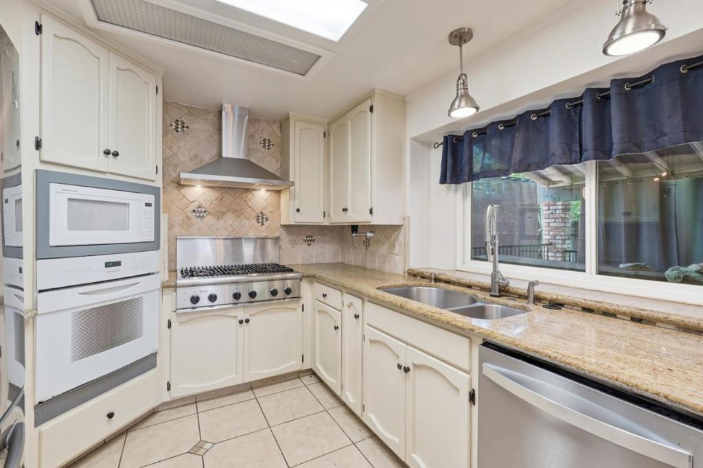 3712 Drakeshire Dr, Modesto, CA 95356