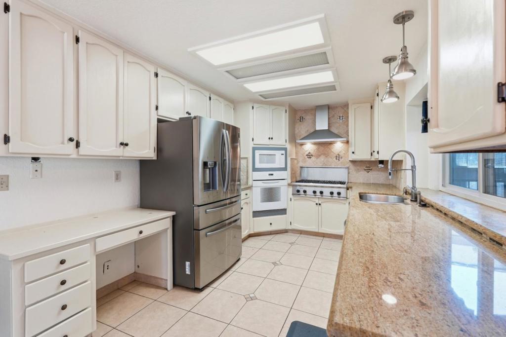 3712 Drakeshire Dr, Modesto, CA 95356