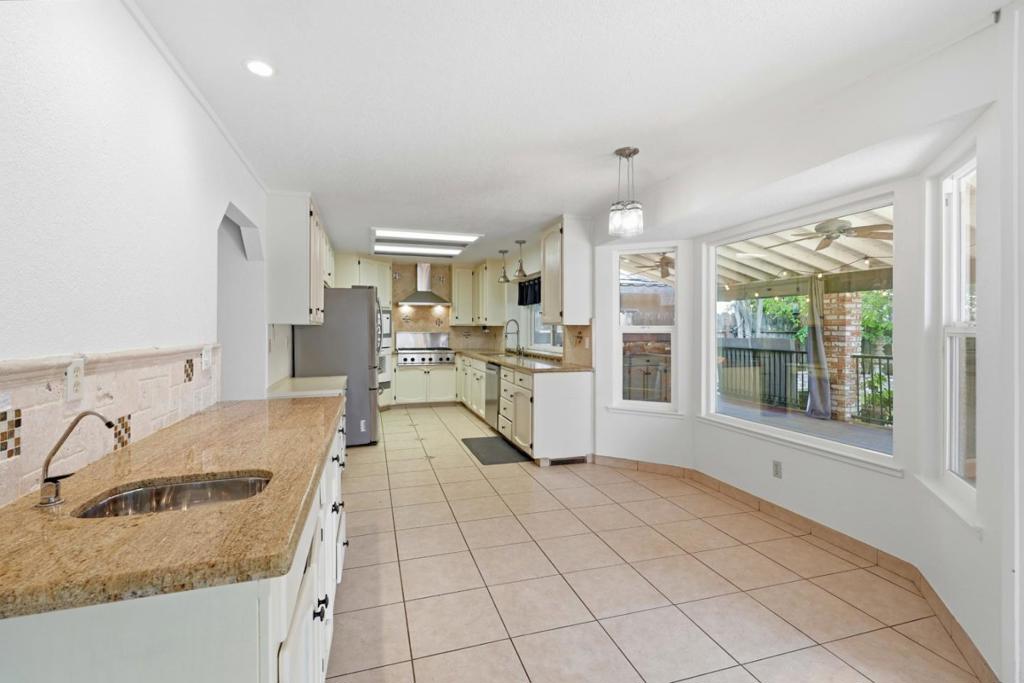 3712 Drakeshire Dr, Modesto, CA 95356