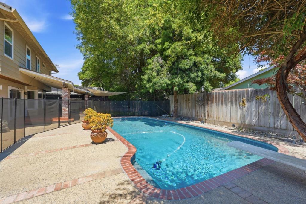 3712 Drakeshire Dr, Modesto, CA 95356