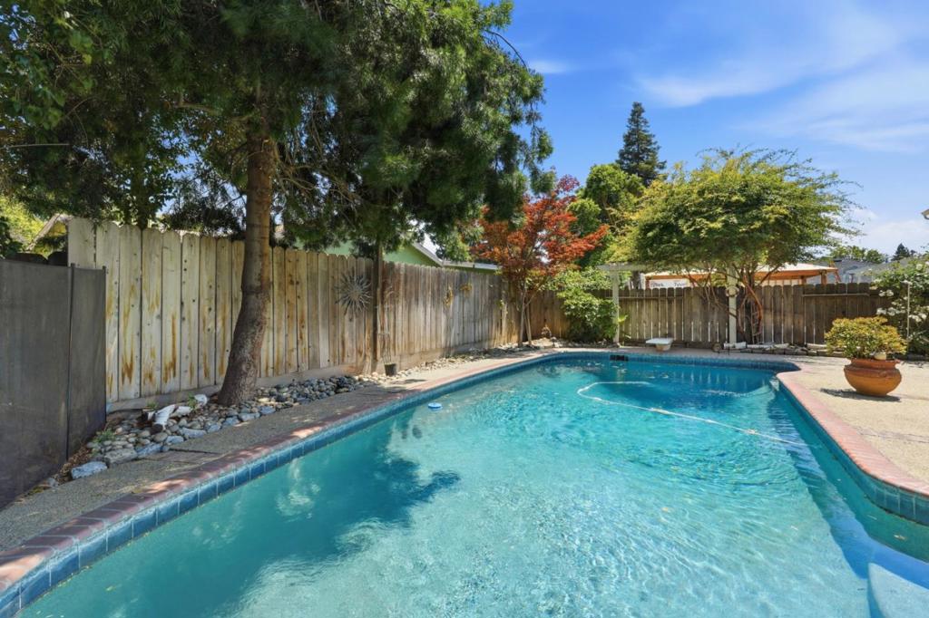 3712 Drakeshire Dr, Modesto, CA 95356