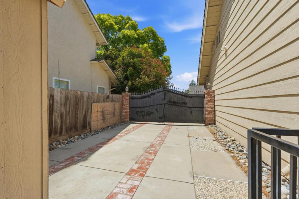 3712 Drakeshire Dr, Modesto, CA 95356