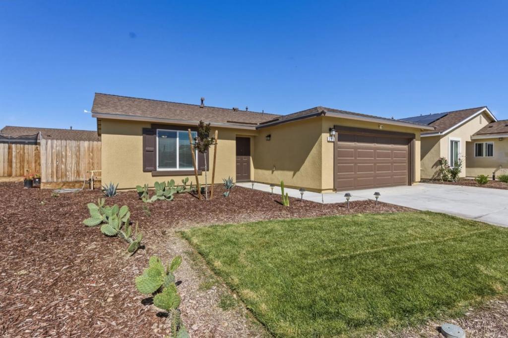 395 Yandris Ct, Los Banos, CA 93635