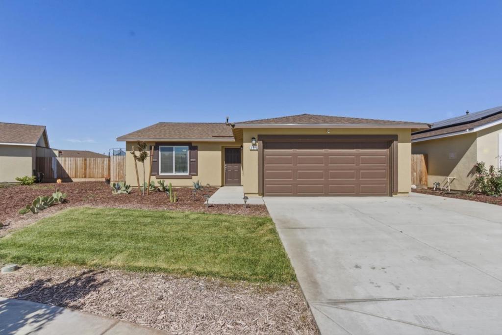 395 Yandris Ct, Los Banos, CA 93635
