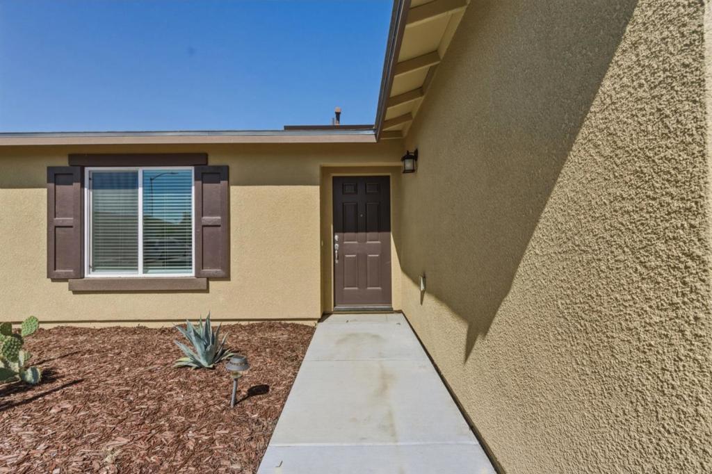 395 Yandris Ct, Los Banos, CA 93635