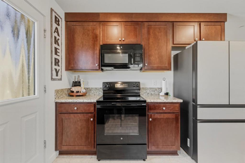 395 Yandris Ct, Los Banos, CA 93635