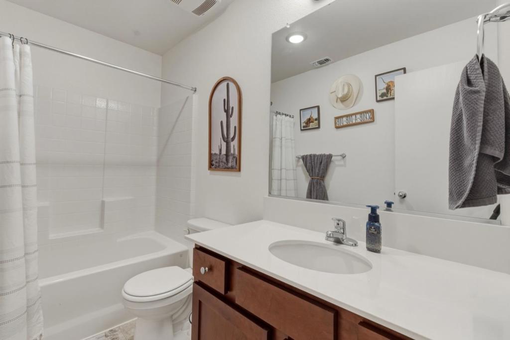 395 Yandris Ct, Los Banos, CA 93635