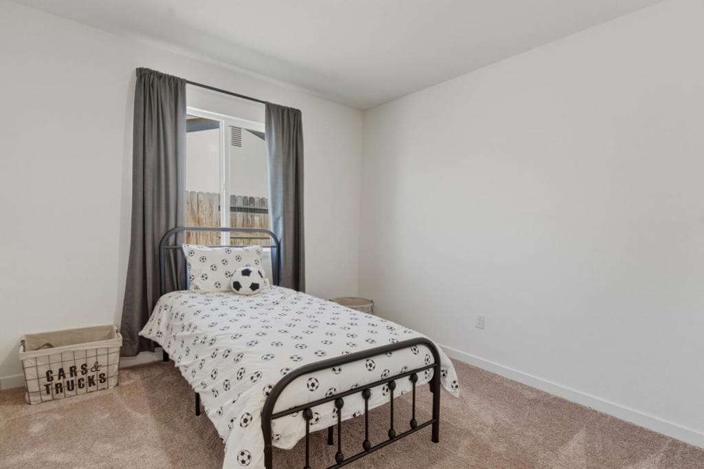 395 Yandris Ct, Los Banos, CA 93635