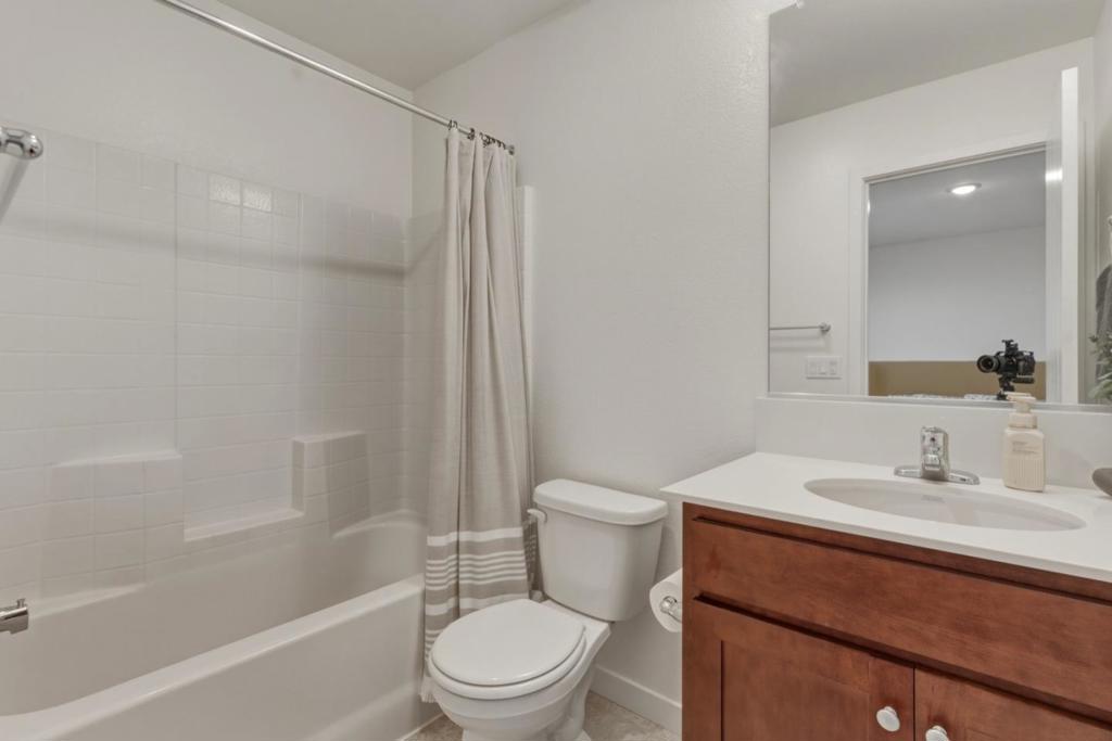 395 Yandris Ct, Los Banos, CA 93635
