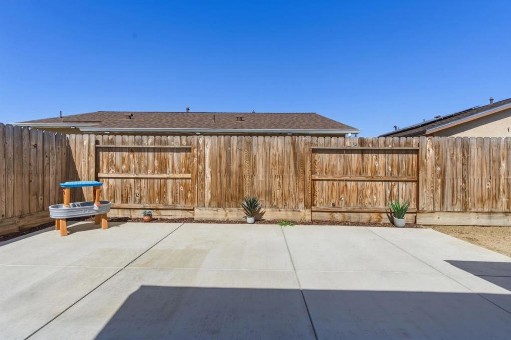 395 Yandris Ct, Los Banos, CA 93635