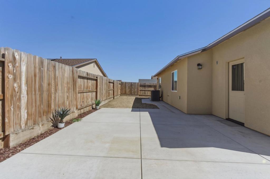 395 Yandris Ct, Los Banos, CA 93635