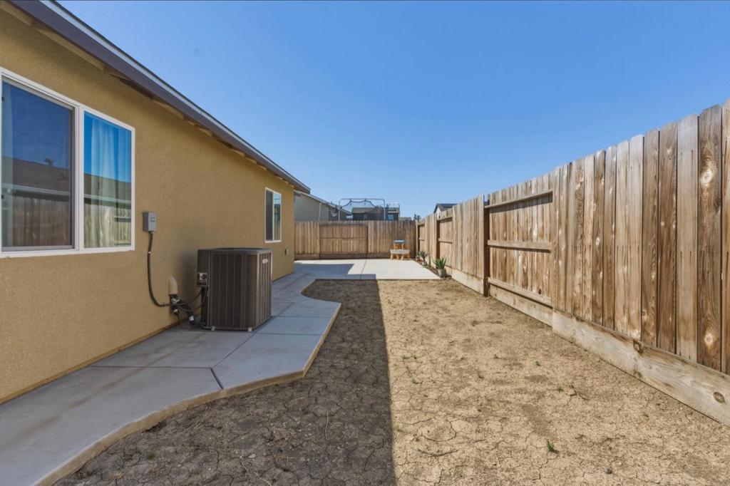 395 Yandris Ct, Los Banos, CA 93635