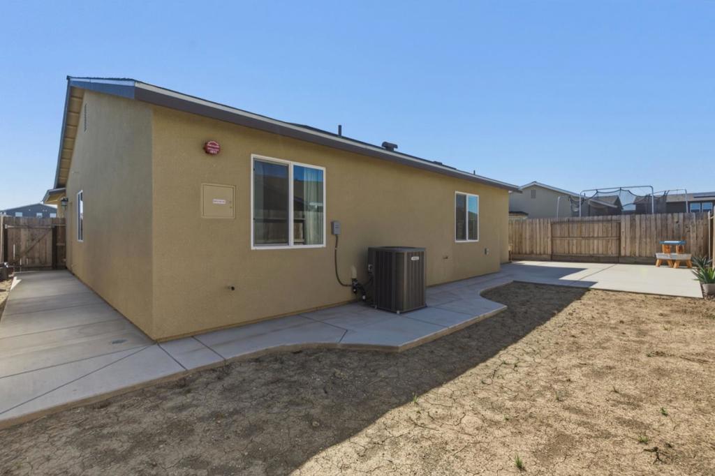 395 Yandris Ct, Los Banos, CA 93635