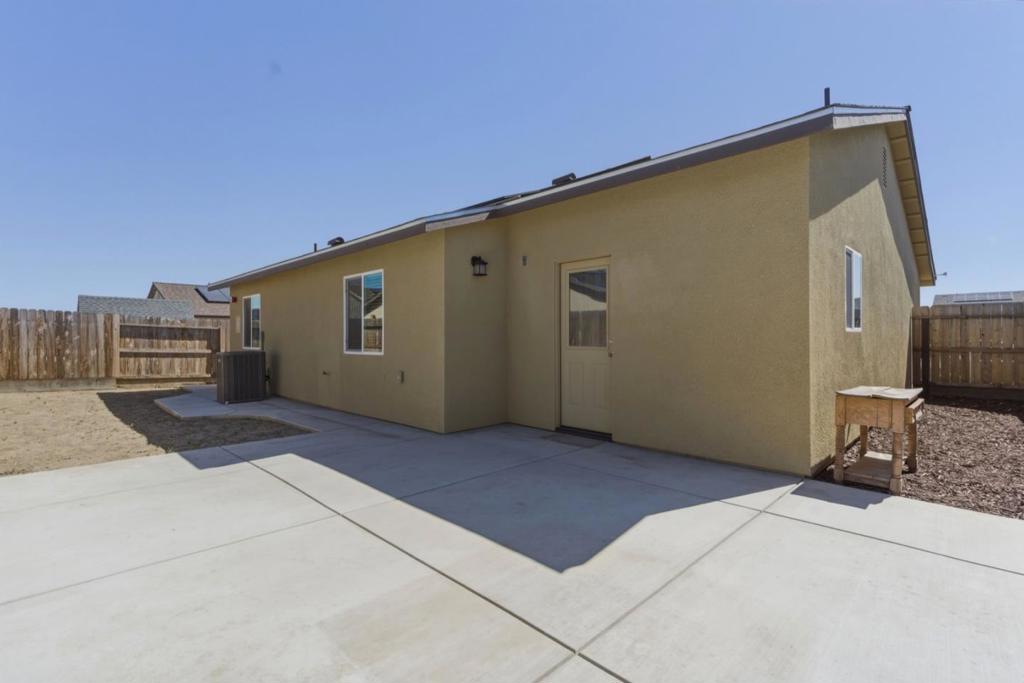 395 Yandris Ct, Los Banos, CA 93635