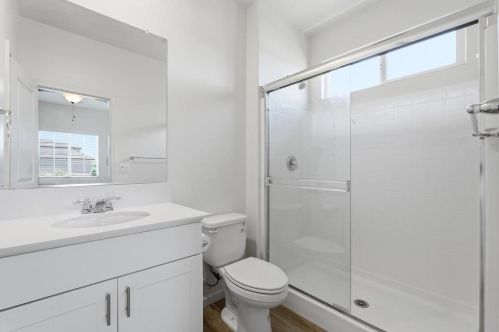 1381 Riverbank Dr, Madera, CA 93637