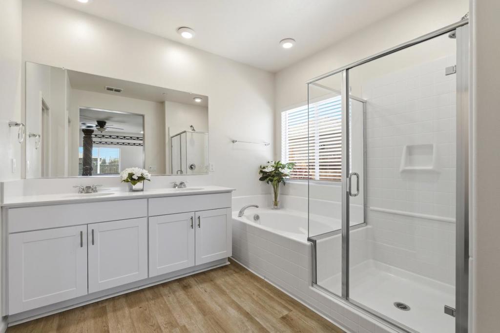 1381 Riverbank Dr, Madera, CA 93637