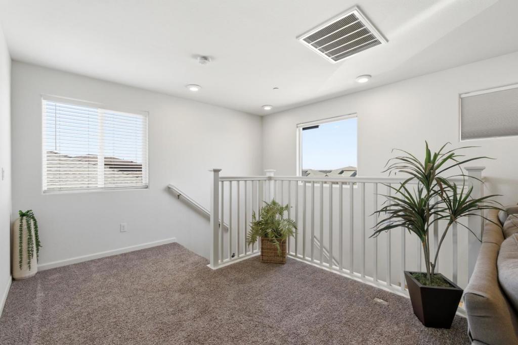 1381 Riverbank Dr, Madera, CA 93637