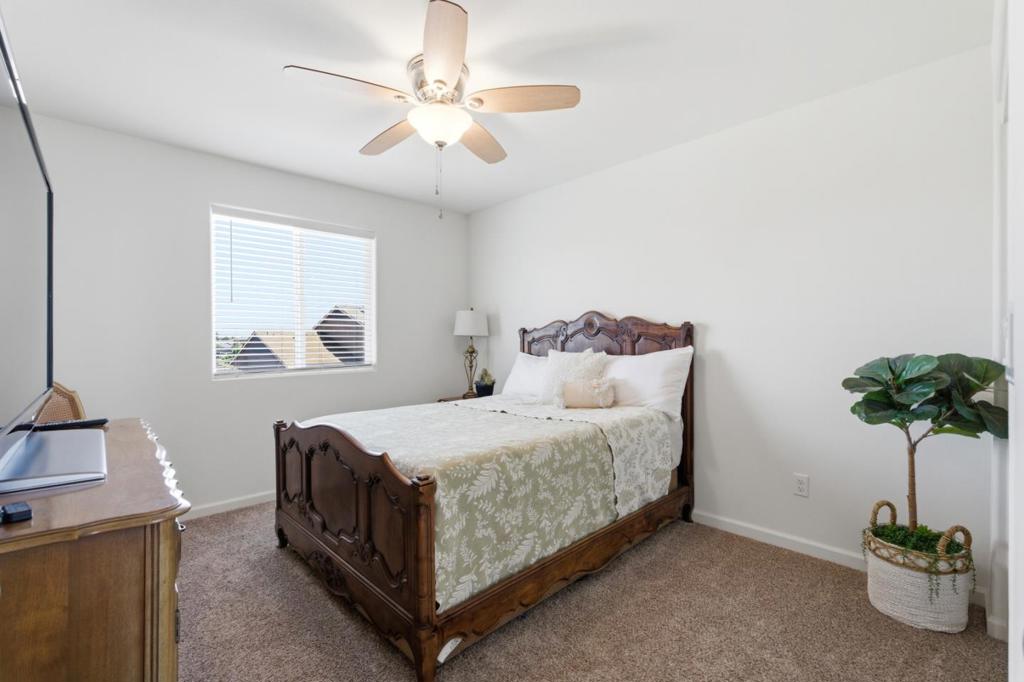 1381 Riverbank Dr, Madera, CA 93637