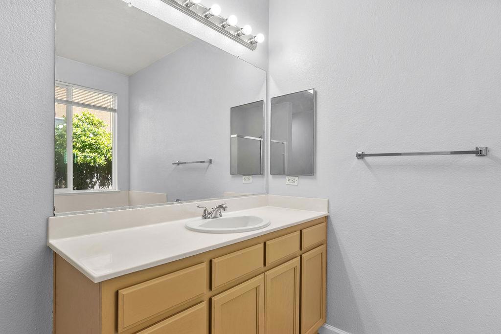 725 Oxalis Dr, Newman, CA 95360