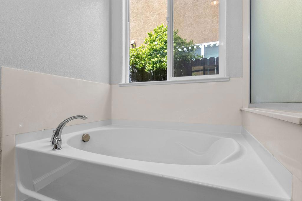 725 Oxalis Dr, Newman, CA 95360