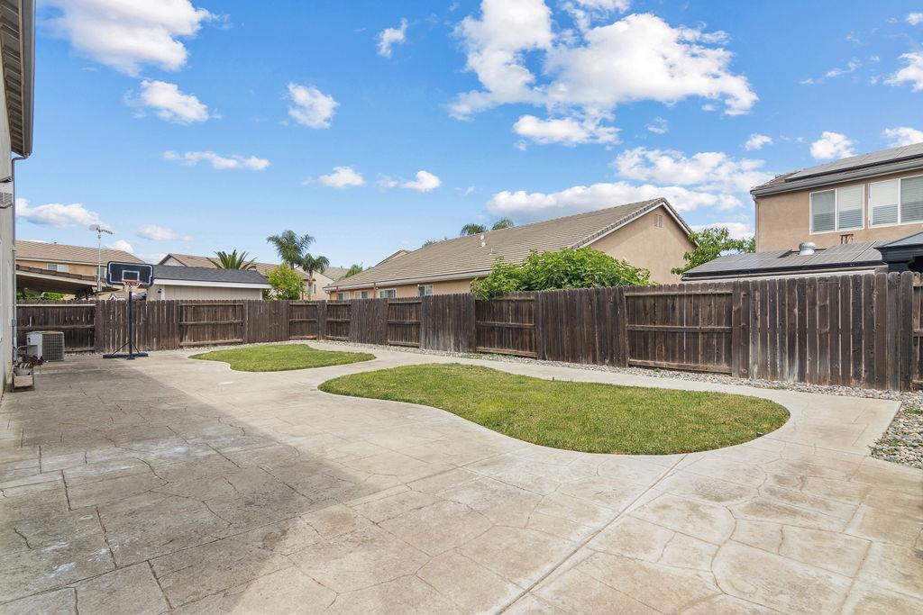 725 Oxalis Dr, Newman, CA 95360