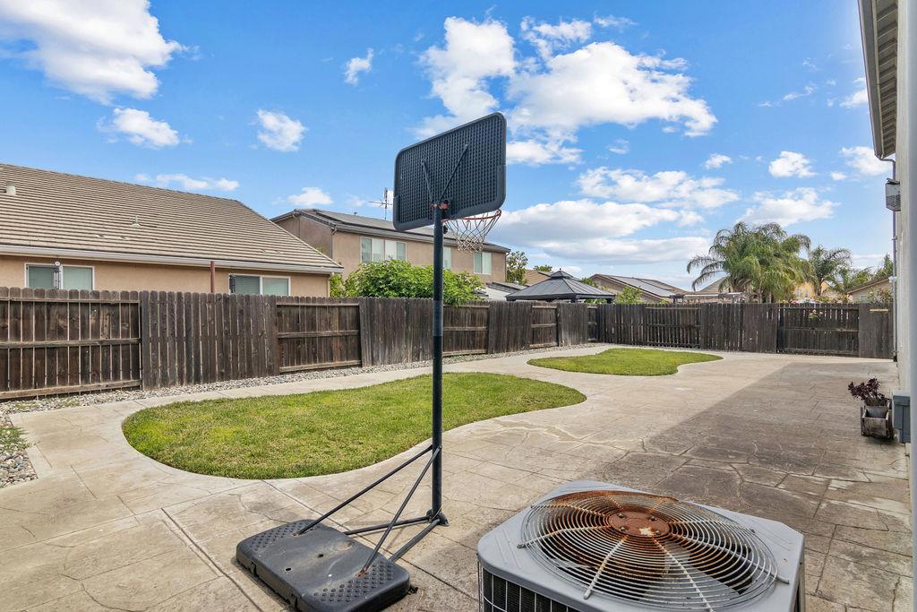 725 Oxalis Dr, Newman, CA 95360